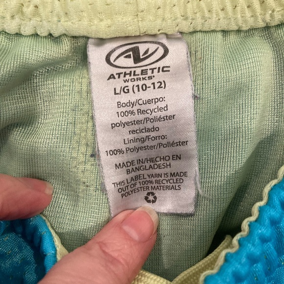 Boys medium (10/12) Multi-Color Shorts Set and Wrangler pants (12) - Picture 16 of 16